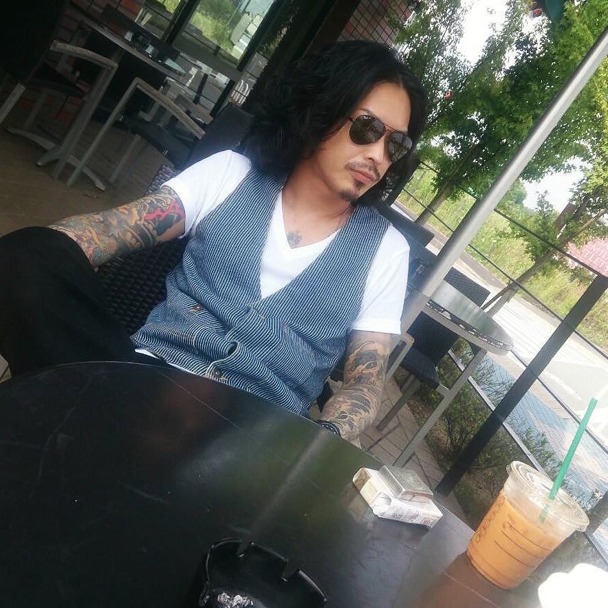 CoffeeBrue's tweet photo. New #Coffee Instagram by @noa_mojojojo Coffee time. 😋 #tattoo #tattoosleeve #tattoosleeves #inked #inkedguys #sleev… https://t.co/XD9SWOUxyF