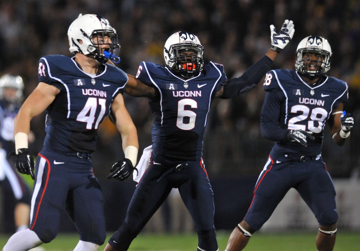SPORTalkUConn's tweet photo. Your #Huskies were back out on the field yesterday at the Spring Game! RETWEET if you're excited for next season! https://t.co/dvj8A3vxFK