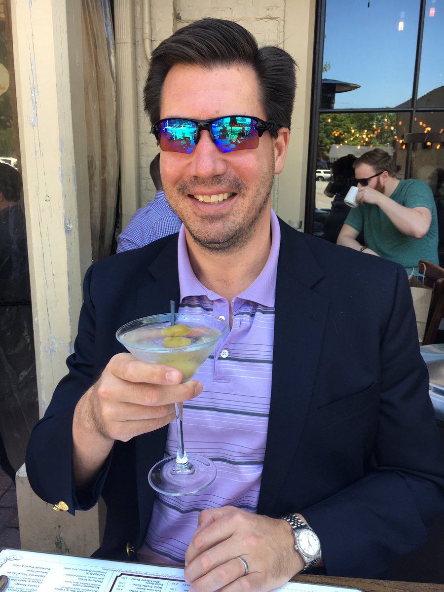 RT @maurakaras1: .<a href="/StevePetyerak/">Steve Petyerak</a> Raise your glass birthday boy!!! <a href="/LittleAlleyStk/">Little Alley Steak</a>