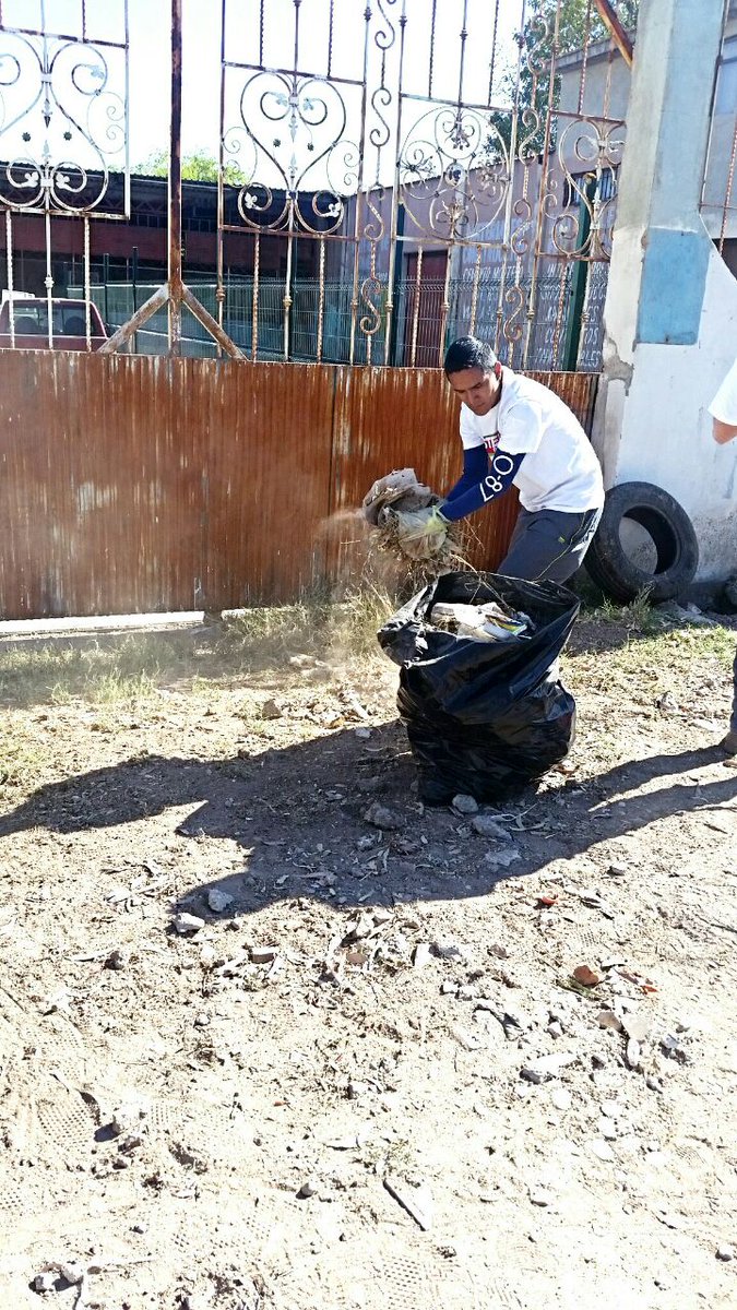 RedJPDurango's tweet photo. La juventud de la @cnopdurango participando en #MeLoPego por el #MedioAmbiente y con @EVillegasV https://t.co/Xw3yOv7aIu