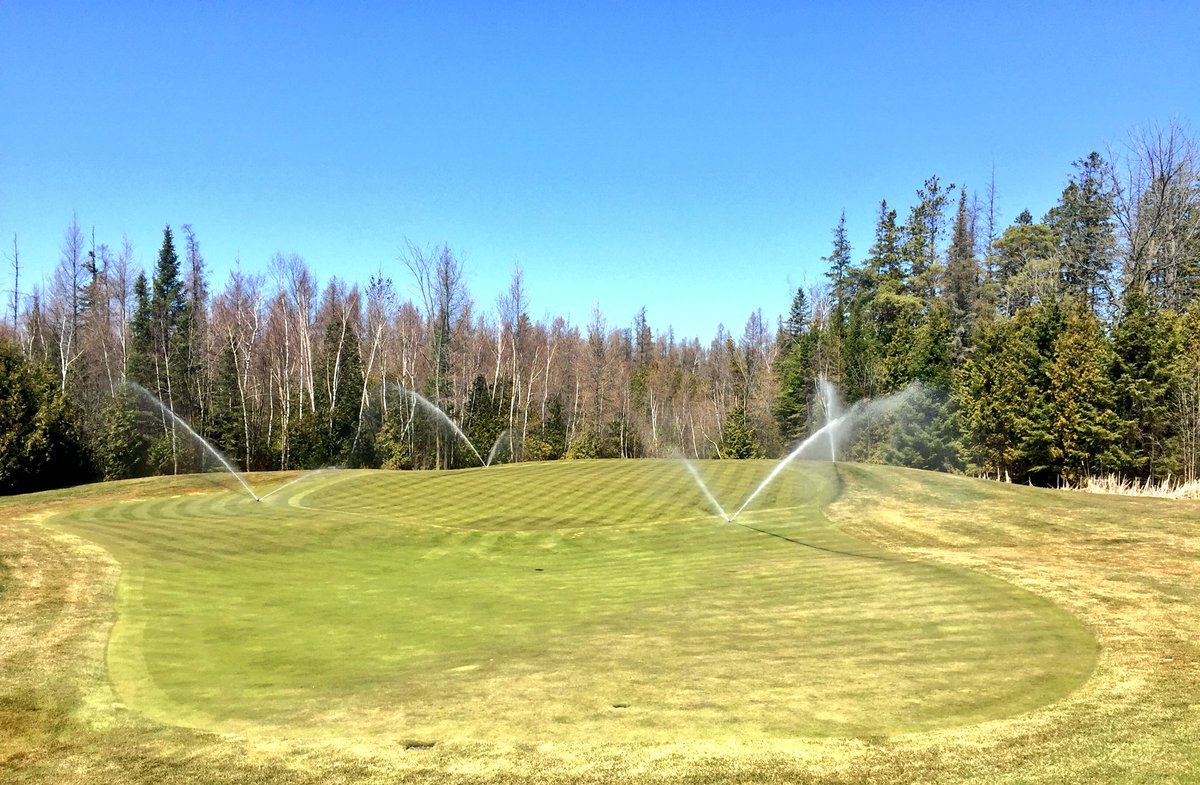 granitegcgreens's tweet image. Annnnnd finally, hole 7 with irrigation running. #CountdownToOpening #GGC2016