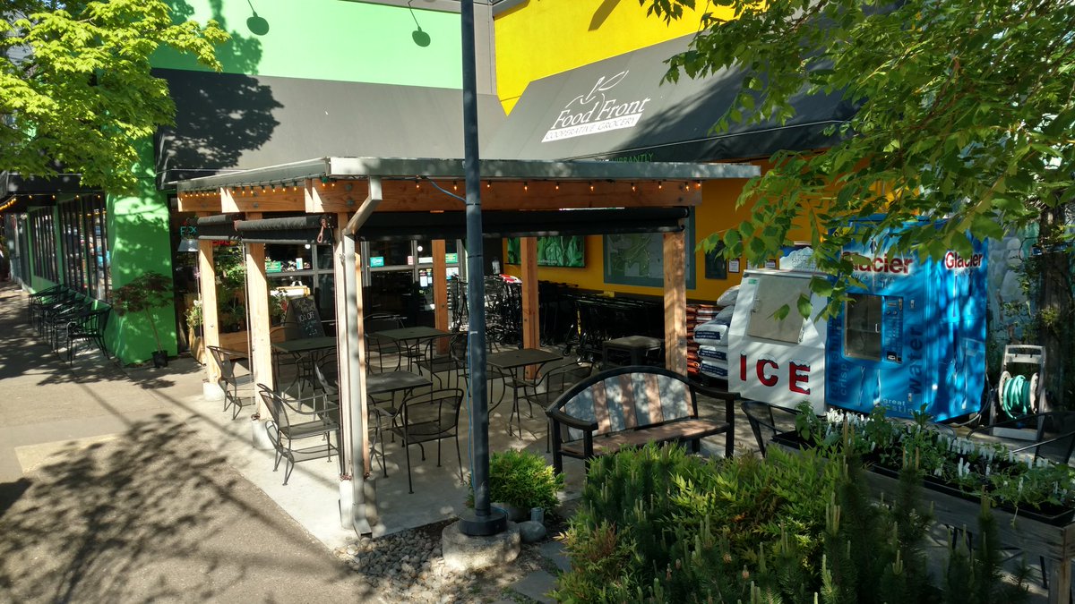 StrataFarms's tweet image. Our micros at @FoodFrontCoop.Just delivered easy grab and go containers.Spice up salads, sandwiches and other dishes