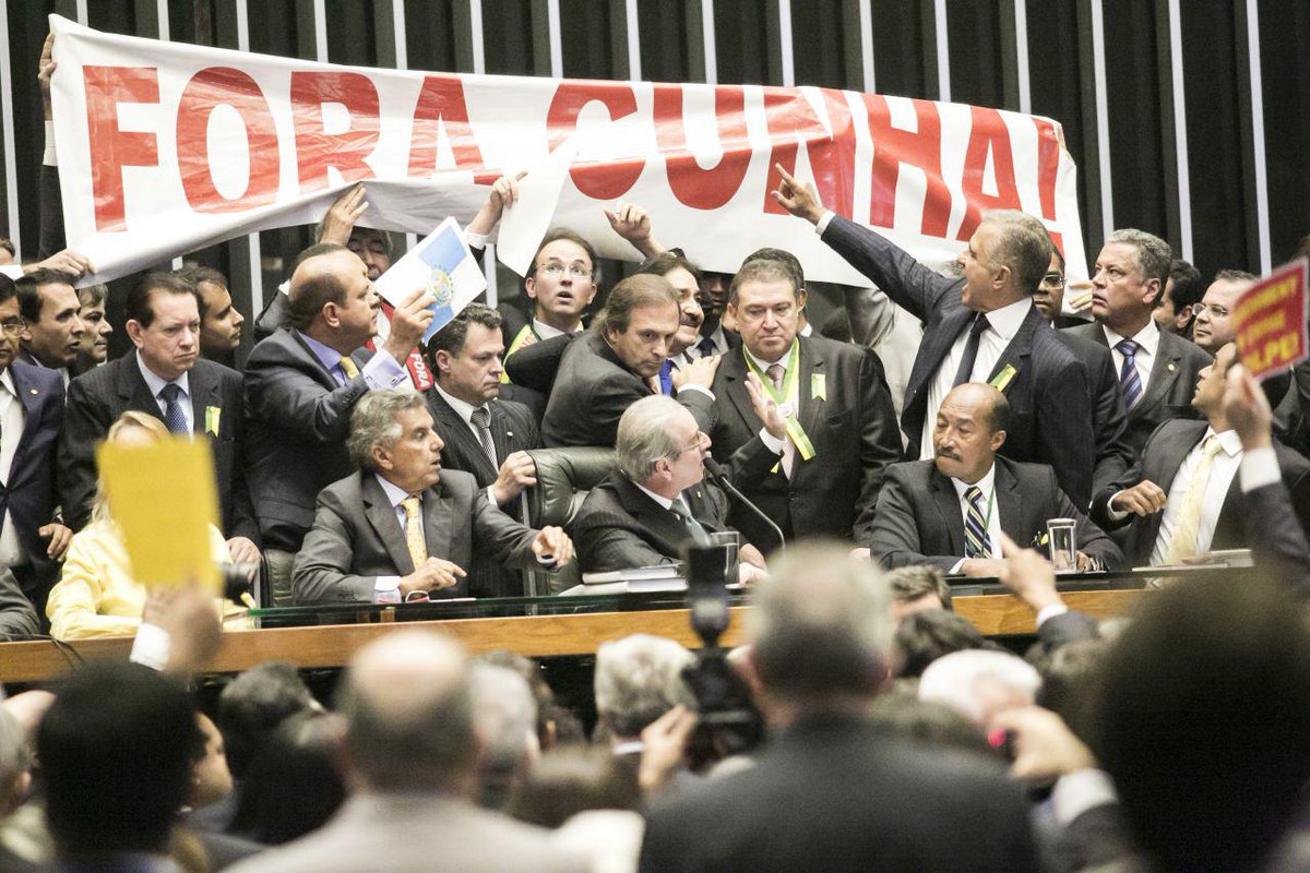 MidiaNINJA's tweet photo. CONGRESSO BRASILEIRO AGORA: Com sessão de votação do Impeatchment, deputados se posicionam no plenário. https://t.co/Yf3NJwqTJg