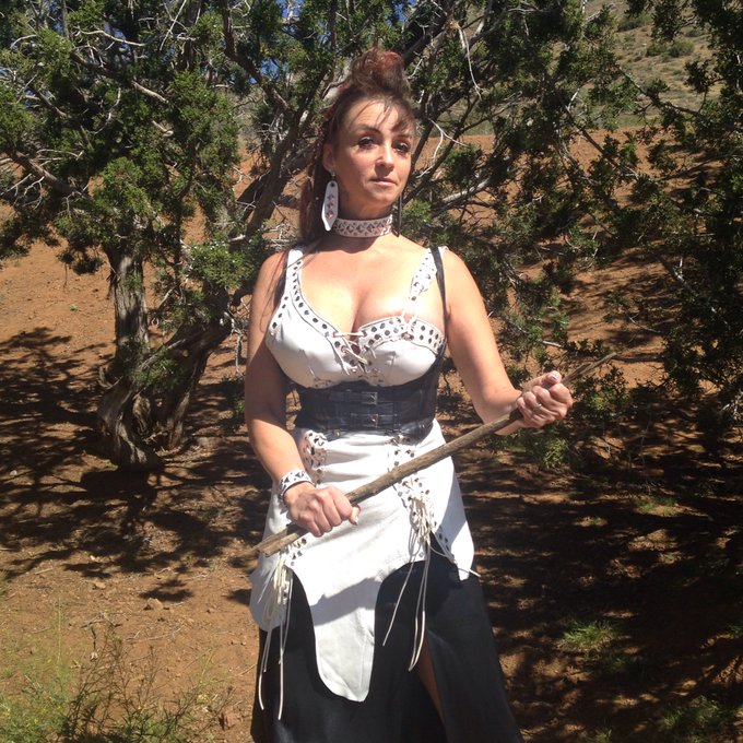Off to Ren Faire! If you can't come then play https://t.co/DD2RUh3nkT https://t.co/9OfoOObS3N