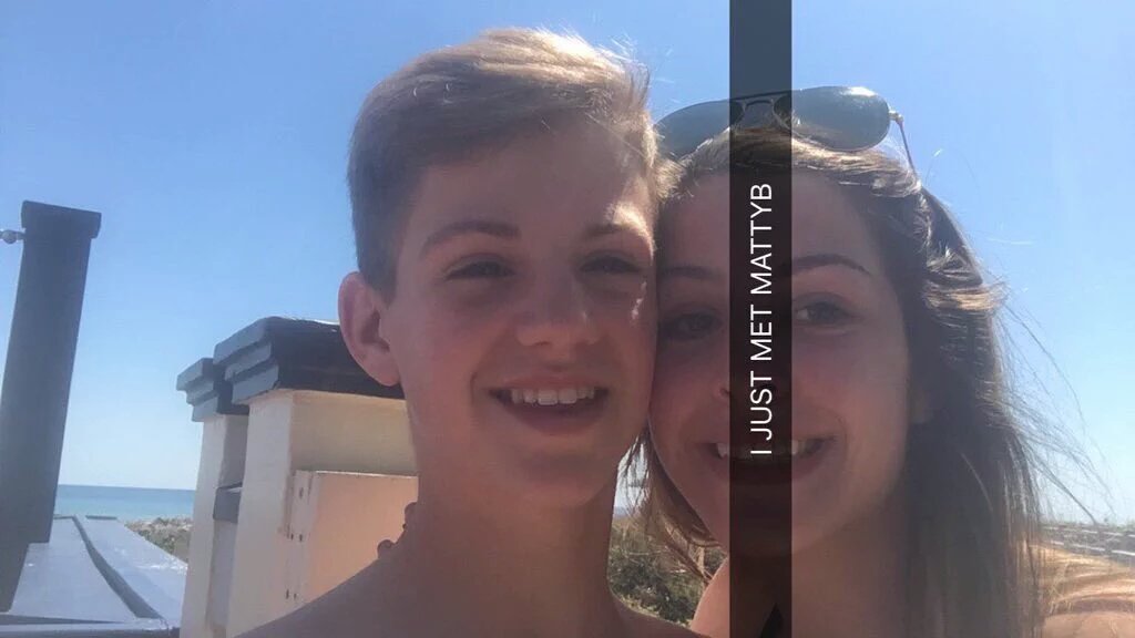 MBCrewdotcom_'s tweet photo. Mattyb with fans at watercolor https://t.co/TByItSRvIl