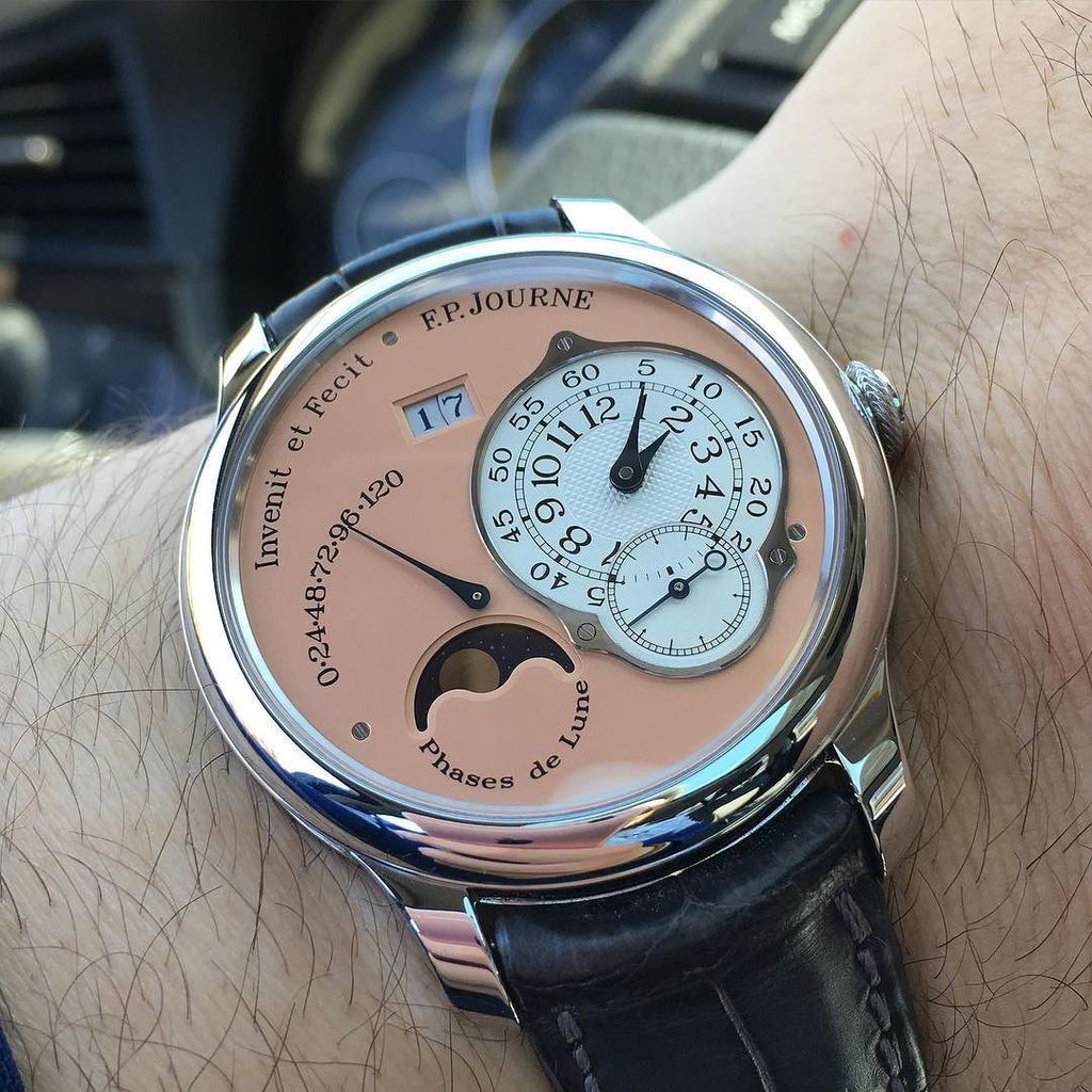 FineTimepiece's tweet photo. Octa lune in the car 🚗 #fpjourne #driving #pink #platinum #gold #rare #luxury #look #lovely #cool #whiskey #watch #… https://t.co/1rzjImFkWI