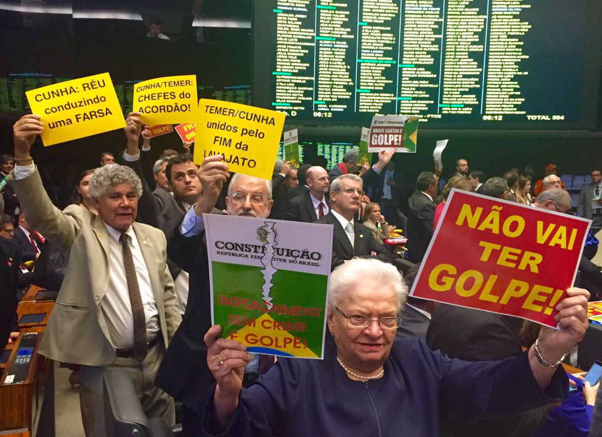 IvanValente's tweet photo. Pela democracia,contra o golpe! O PSOL vota não https://t.co/Hs8FFJ5H8S