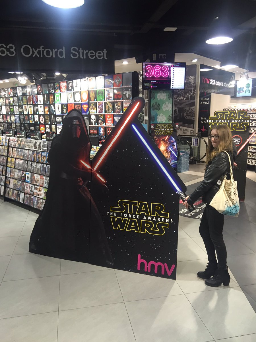 hmvOxfordStreet's tweet photo. Luck fans enjoying our Midnight opening for #TheForceAwakens https://t.co/YHgTGsfHwZ