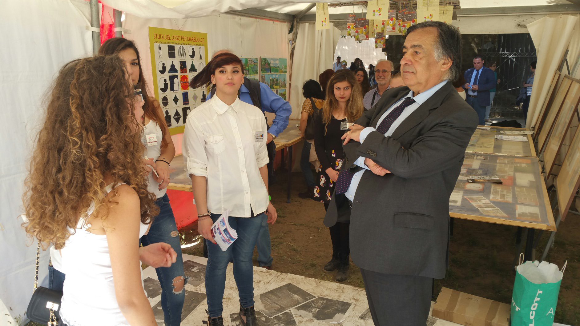 Leoluca Orlando On Twitter Studenti Del Liceo Artistico Damiani Almeyda Hanno Realizzato Una Installazione Per Illustrare Il Castellodellazisa