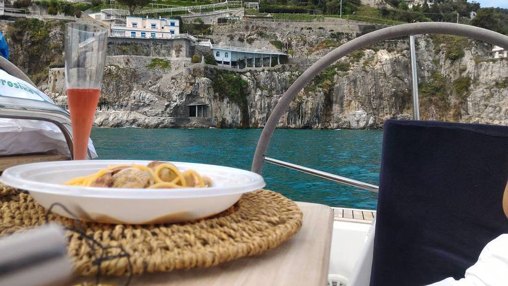 FeelingItaly's tweet photo. InstaPic by zip_a_dee_doo_dah_sailing_boat: #sailing #boat #exscursion #amalficoast #barche #vela #barcheavela #cos… https://t.co/0TtaCS2l9q