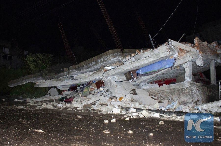 XHNews's tweet image. Latest: Death toll for 7.8 magnitude #EcuadorEarthquake climbs to 235. Our hearts go out to the people of #Ecuador