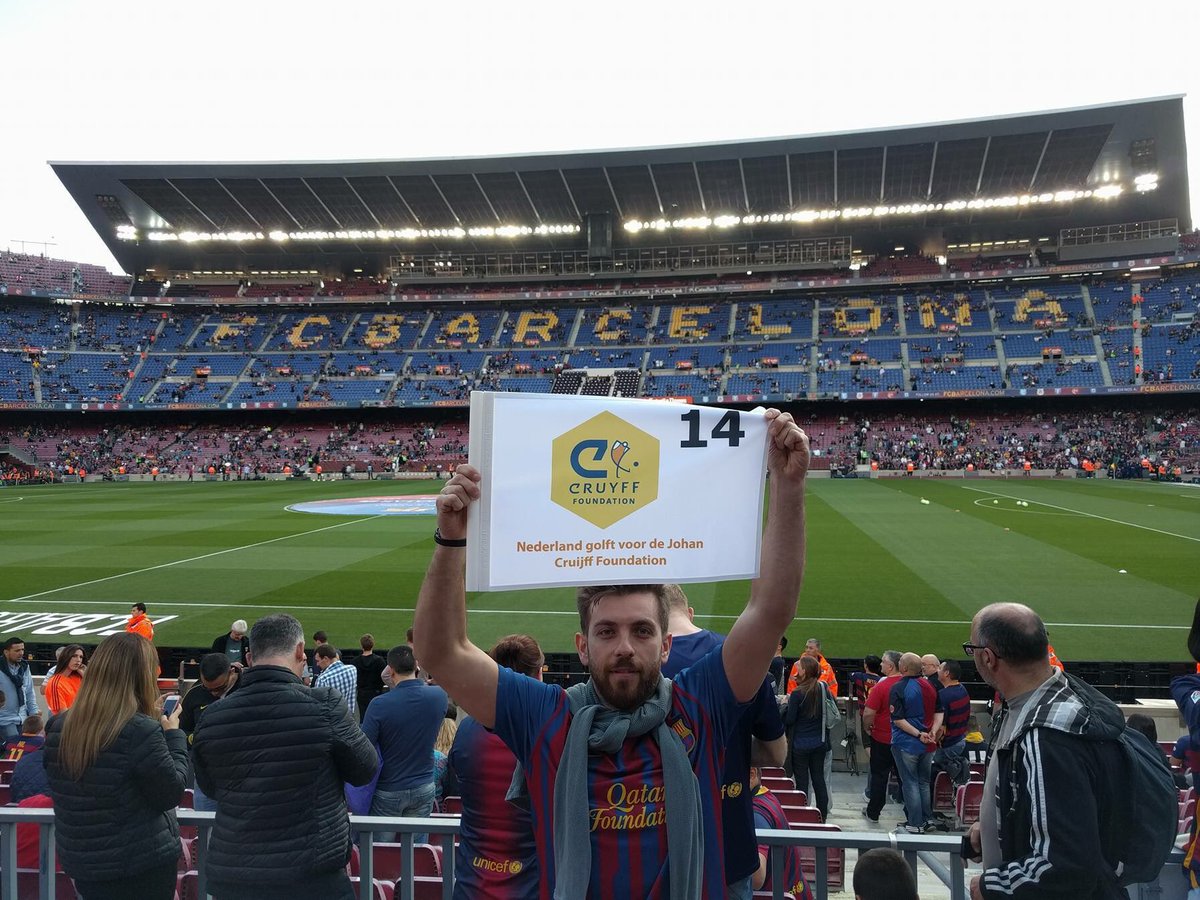 golfenvoorJCF's tweet photo. Zojuist in Barcelona, Camp Nou. Dé vlag, op reis. #klasse https://t.co/xHsuPK28Jk