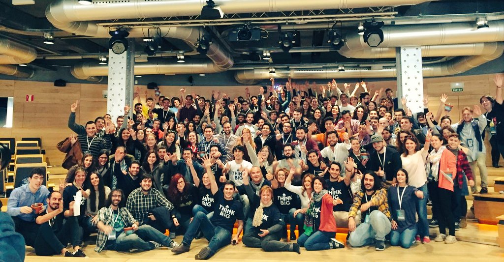JavierSirvent's tweet photo. #aTopeDePasión #Gracias a @thinkbigjovenes @luismicrack @Laura_Castela Los grandes momentos nacen desde el corazón ❤ https://t.co/UBZvVSztHL