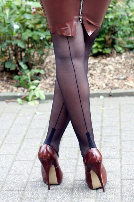 BennyBarb's tweet photo. #jugs Hot cutie in nylons fucking herself with toys on https://t.co/SSVaKG9D2D