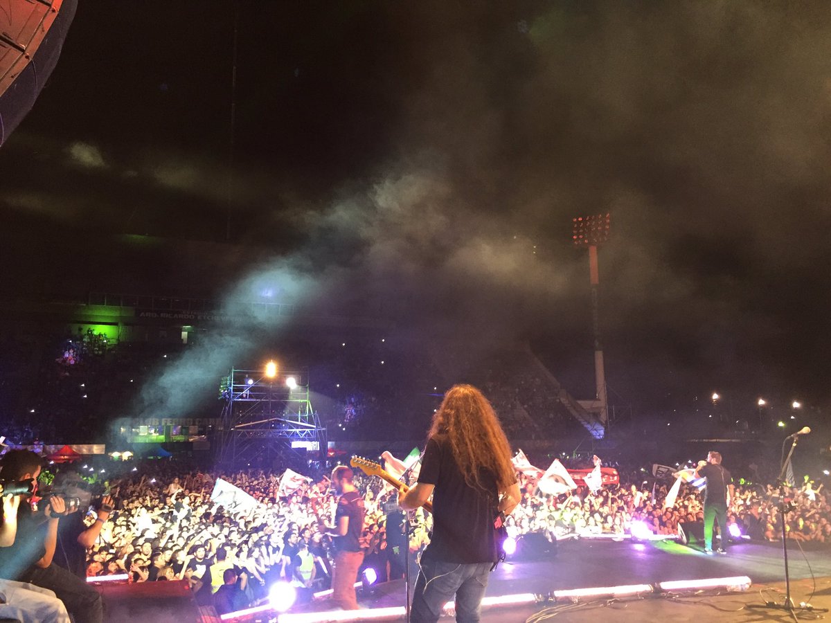 javaklein's tweet photo. Lo que quedó de ayer #PastillasEnFerro 26000 personas #mucholaburo #muchodisfrute https://t.co/uol4sEvicf