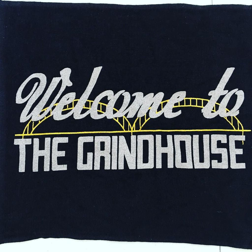 Grizzliesselfi1's tweet image. Welcome to the Grindhouse Towel
$2.50

#fanessentials #fanessentialswebstore #grizzlies amzn.to/1Vsqfwg Gr…