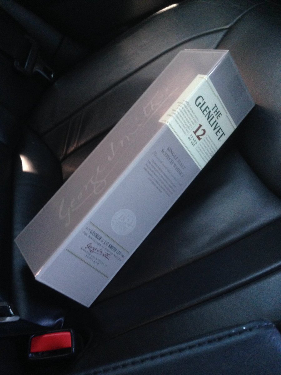 BackyardRen's tweet photo. Bringing a friend to the show today. #Glenlivet #ElephantLIVE https://t.co/yPTACcgNCK
