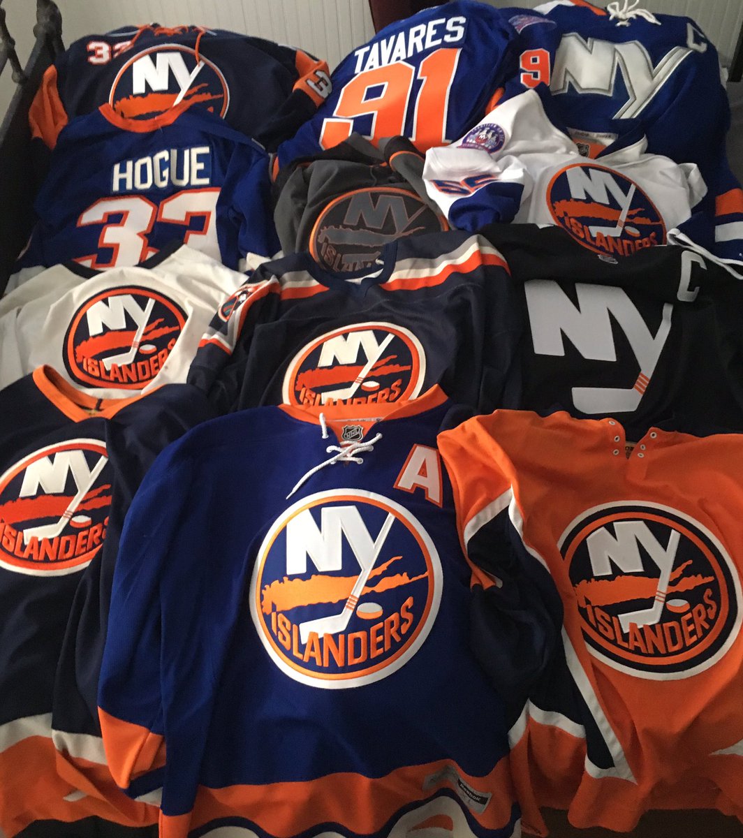 halo33's tweet photo. Decisions, decisions. @NYIslanders @IslandersPB #DriveFor5 #yesyesyes https://t.co/xLA57jGjcV