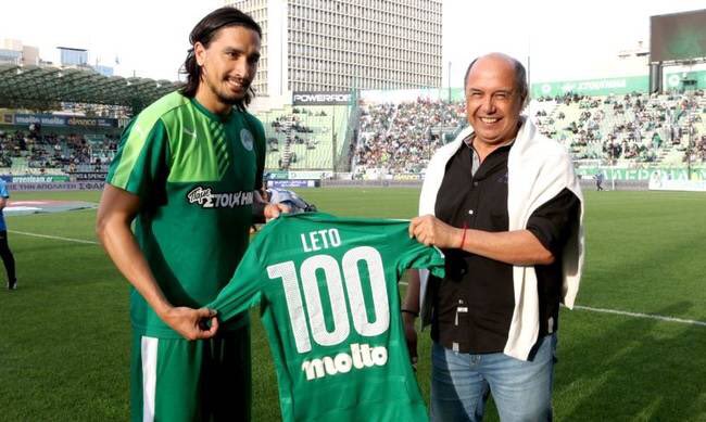 sebaleto11's tweet photo. 100 Games!! With Juan Rocha what a great moment https://t.co/aGCpXmQBxc