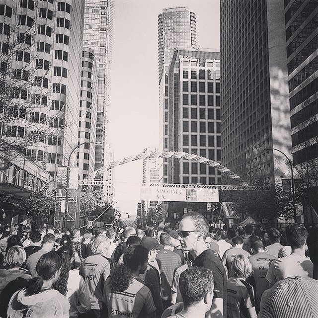 WallCentreYVR's tweet photo. Ready, Set, Go 🚦Good luck #SunRunners! 🌞 #VanSunRun #runvan #Vancouver #vancity #sunrun2016 🏃🏃🏃 : @ruthstewart4 https://t.co/1CLuEhwekJ