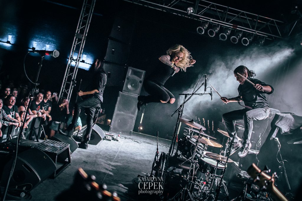deckerdrummer's tweet photo. Hard at work. #StitchedUpHeart #BadReputationTour Photo by: #KatarzynaCepek https://t.co/3xcDtX0UmV