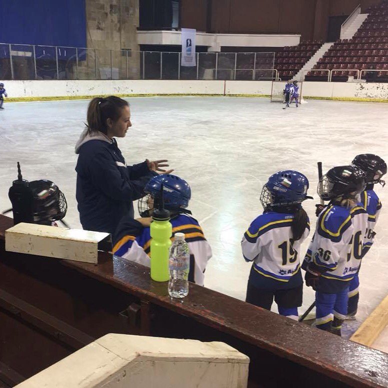 Stoyanova18Stef's tweet photo. When coaching turns to be explaining with everything you can use, with all of your heart..#lovecoaching #lovethekids https://t.co/9plVowx7cy