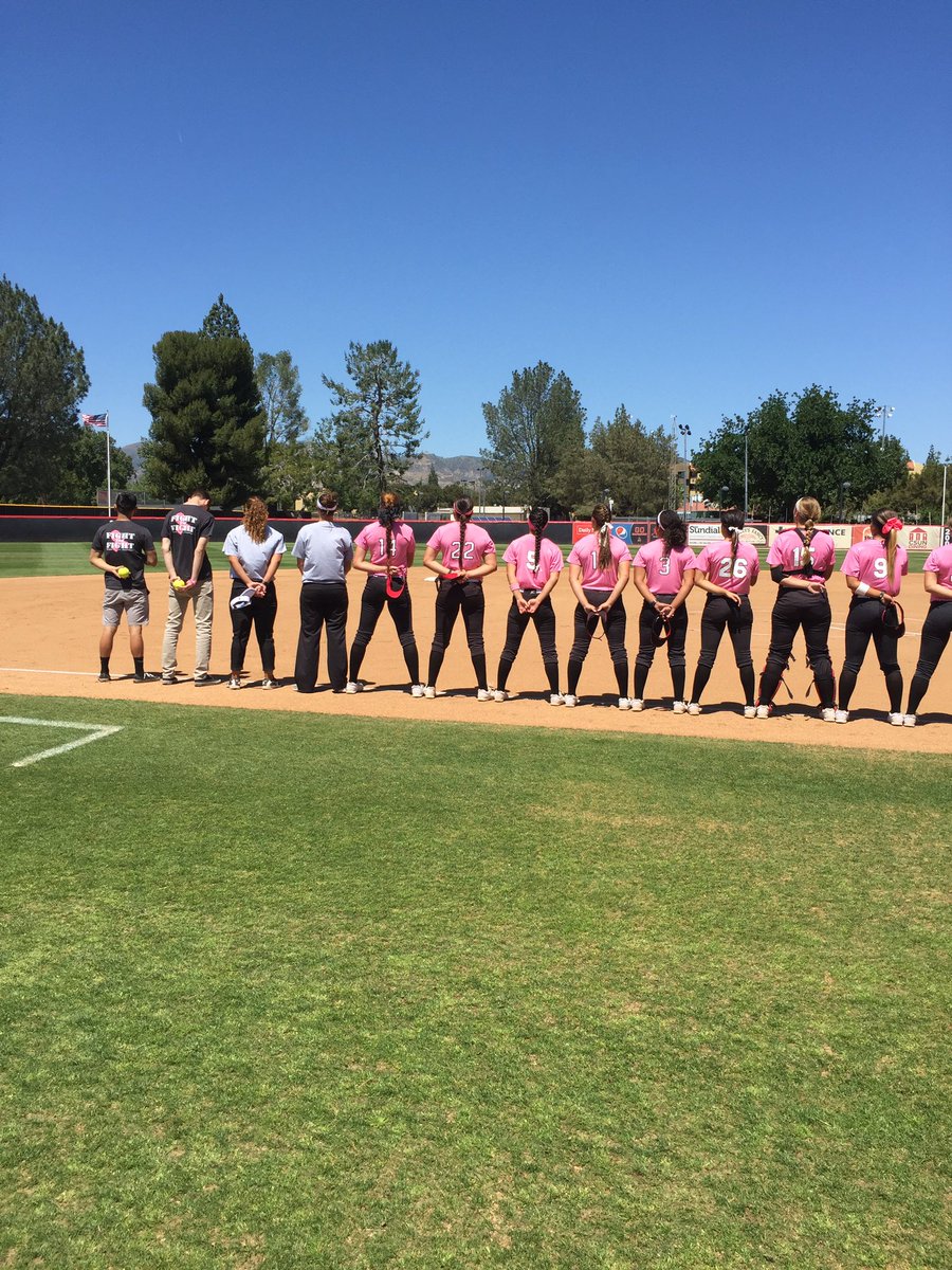 CSUNCapeCrew's tweet photo. Some photos pregame for Pink Day at Matador Diamond! #CSUNCares #csUNCOMMON https://t.co/Iz3P3F08i3
