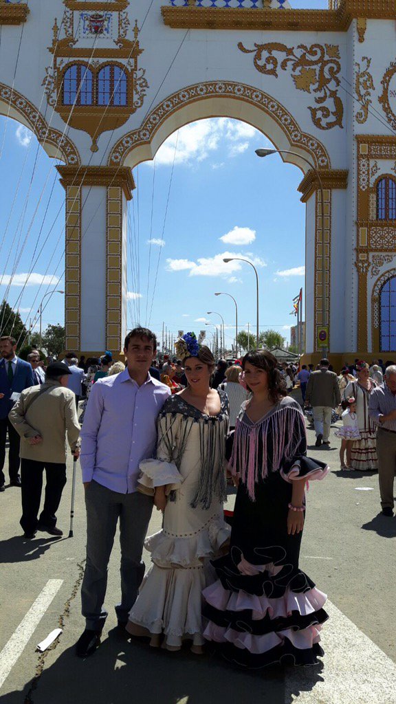 Verito_fj's tweet photo. Se acabó la feria😭😭#FeriadeAbril #deseandoquepaseelaño 💃🏻💃🏻#conmuybuenagente😜 https://t.co/7OnAUP0rEQ