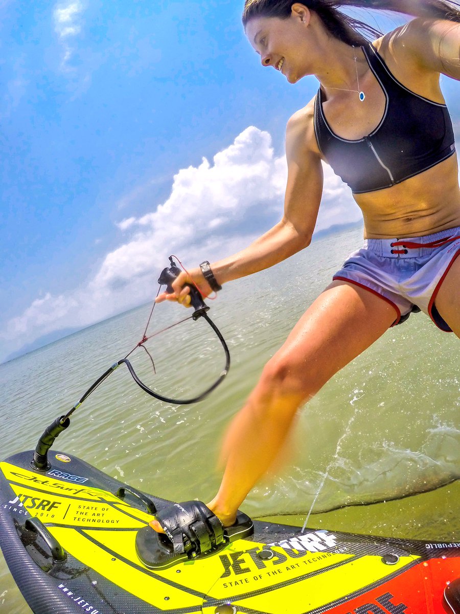 giselapulido's tweet photo. Un buen juguete si no hay viento como hoy 😜🙈 @JetSurf_ #jetsurf #nitrocity #panama #gopro https://t.co/SXygFkwB53
