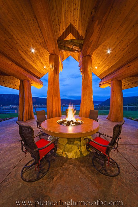 BryanReidSr's tweet photo. What a view!! @PioneerLogHomes @TimberKings @AndreChevigny @Topnotchlog #FinestLogHomesOnEarth #PioneerStyle https://t.co/cSW3TofFNX