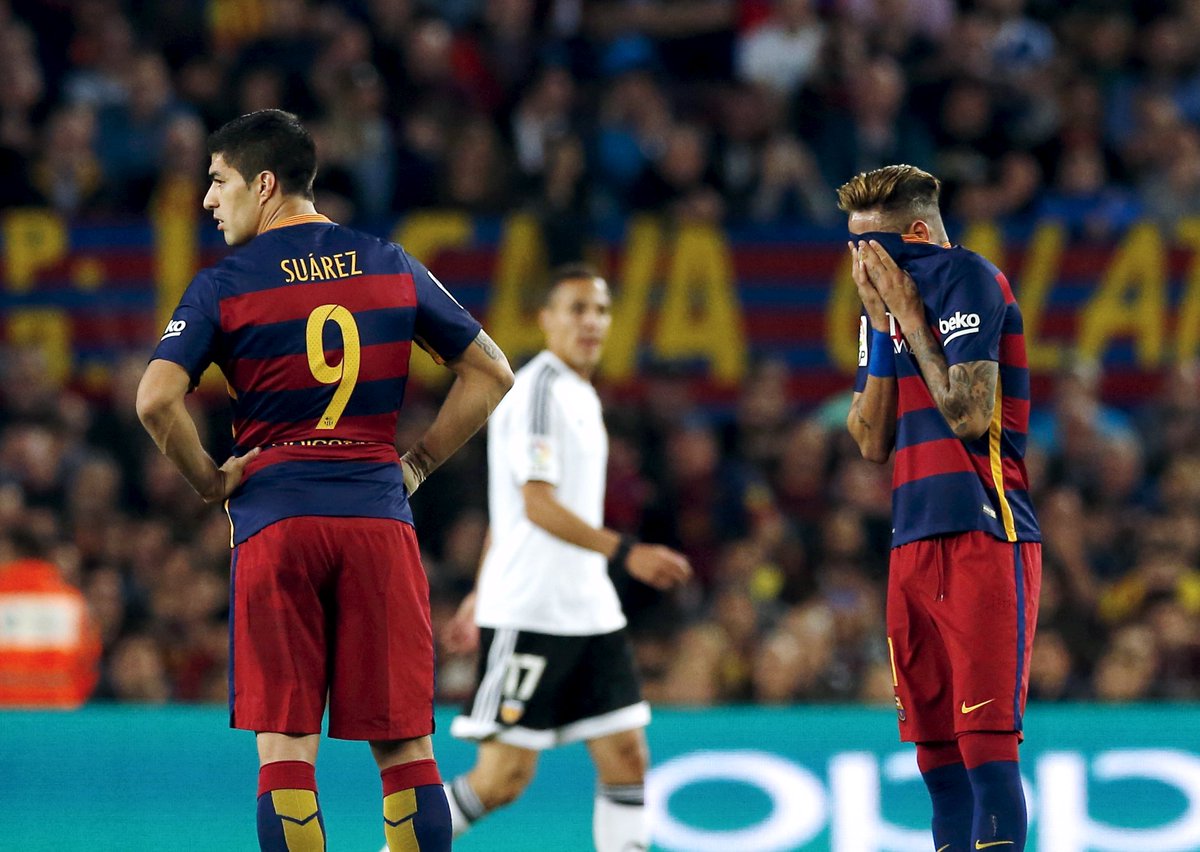 _BeFootball's tweet photo. ▫ TERMINE !

🇪🇸 Barcelone   1-2   Valence 🇪🇸

Le Barça à désormais autant de pts que l'Atletico (76 pts).

https://t.co/rzw6ojKP6V
