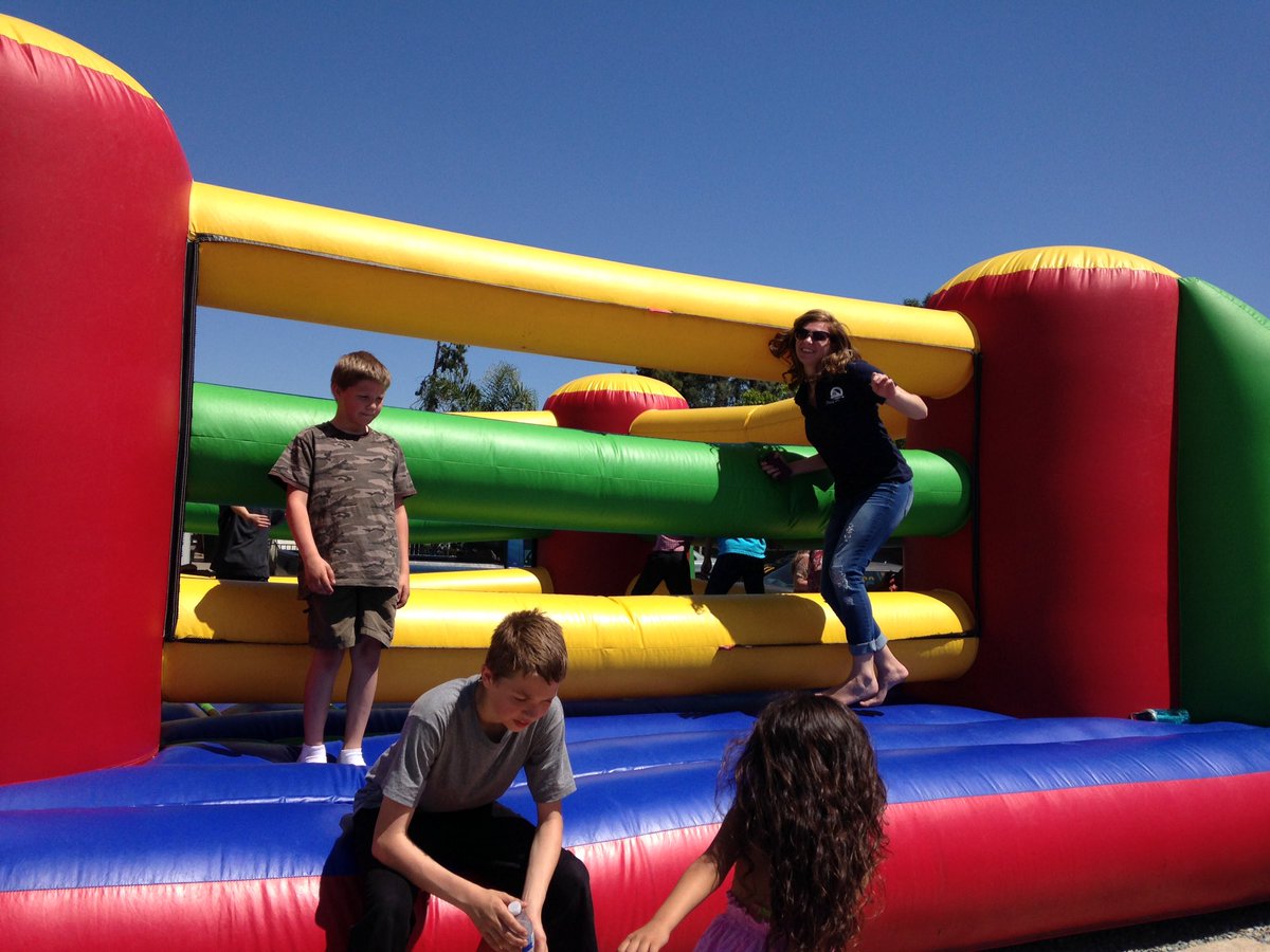 Don't miss out on all the fun! We'll have free train rides &amp; family-friendly entertainment till 5pm! #oakdale