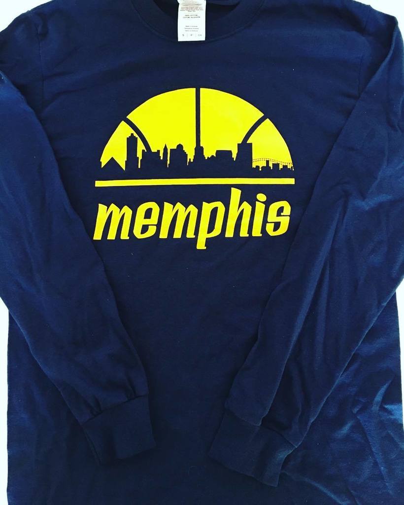 Grizzliesselfi1's tweet image. Memphis Long Sleeve Shirt
$8.00

#fanessentials #fanessentialswebstore #grizzlies amzn.to/1Vsqfwg Grizzlie…