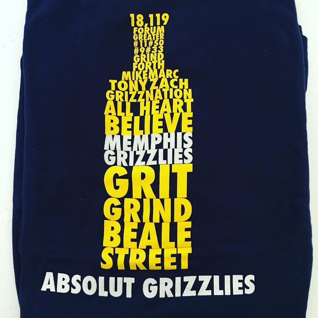 Grizzliesselfi1's tweet image. Absolut Grizzlies Navy 2XL
$5.00

#fanessentials #fanessentialswebstore #grizzlies amzn.to/1Vsqfwg Grizzli…