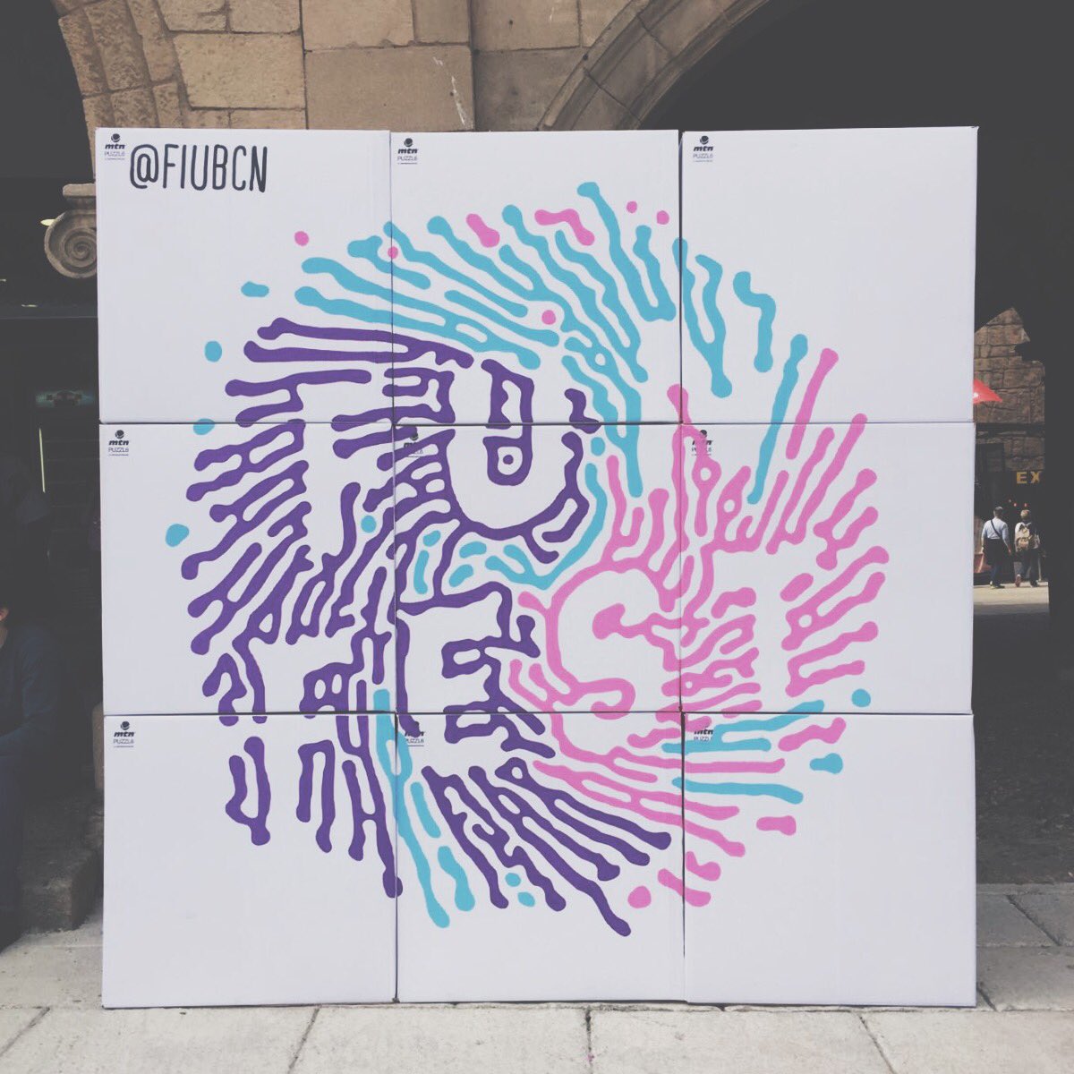 TheMedinaOscar's tweet photo. FUN FEST 💦 Increible fin de semana realizando un mural para @atrapalo con los chicos de @fiubcn #atrapalofunfest https://t.co/J5g1WKAt5D