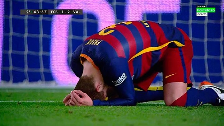 Piqué buscando el triplete y los 13 puntos que le sacaban al Madrid #RESPECT