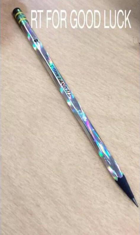 rainbowbearlou's tweet image. magiczny ołówku, spraw żebym zdołała przeżyć 3 dni egzaminu i żeby mi w miarę dobrze poszło🙏🏽🙏🏽 #egzamingimnazjalny