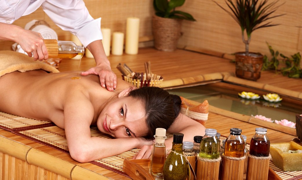 Спа массаж что это такое. Спа для мужчин. Массаж лица стоунтерапия. Классический массаж. Спа процедуры.