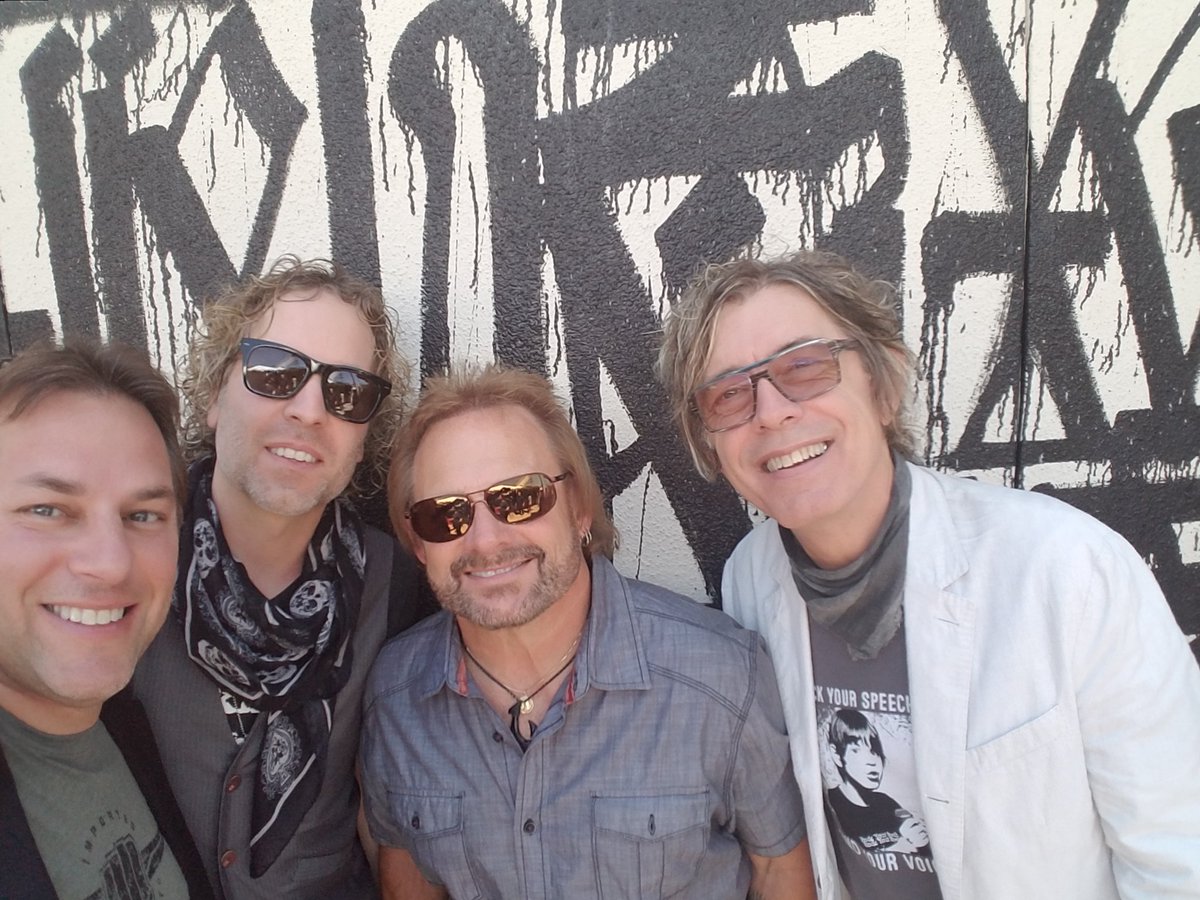 michaelkraft's tweet photo. #StuartHouse @cheaptrick @CheapTrickTom https://t.co/OUo5Nq9sbU