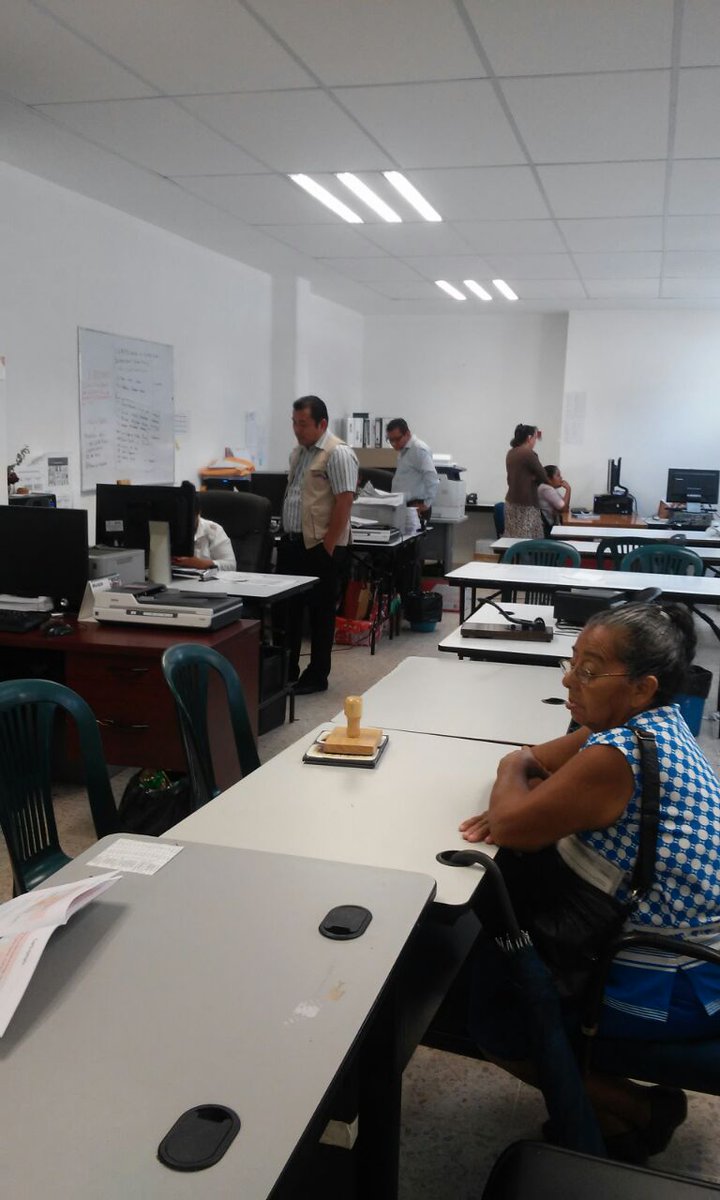 perzaenrique's tweet photo. PROSPERA Tabasco en Pro de sus Beneficiarias Certificando con INEA. @Prospera_MX  #PROSPERAIncorporaINEA https://t.co/BIPEFN1FN0