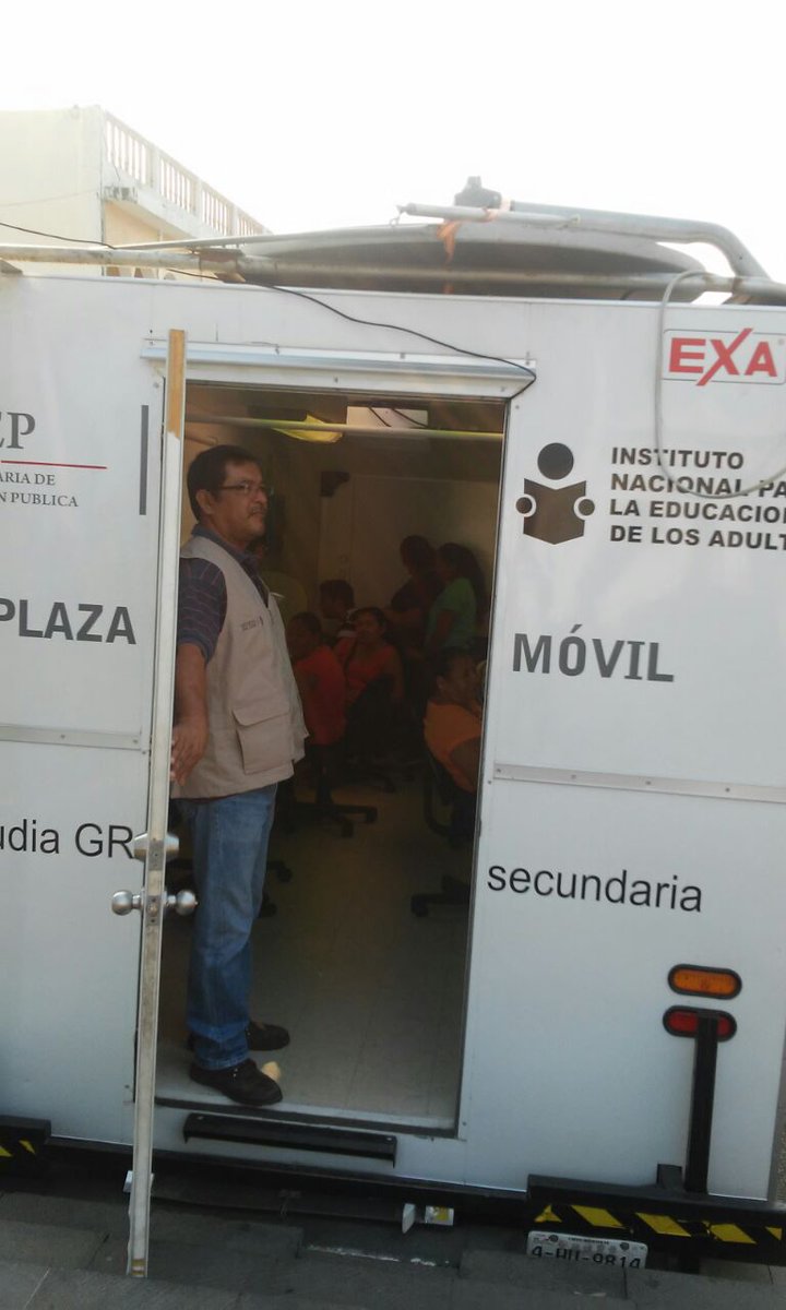 perzaenrique's tweet photo. PROSPERA Tabasco en Pro de sus Beneficiarias Certificando con INEA. @Prospera_MX  #PROSPERAIncorporaINEA https://t.co/BIPEFN1FN0
