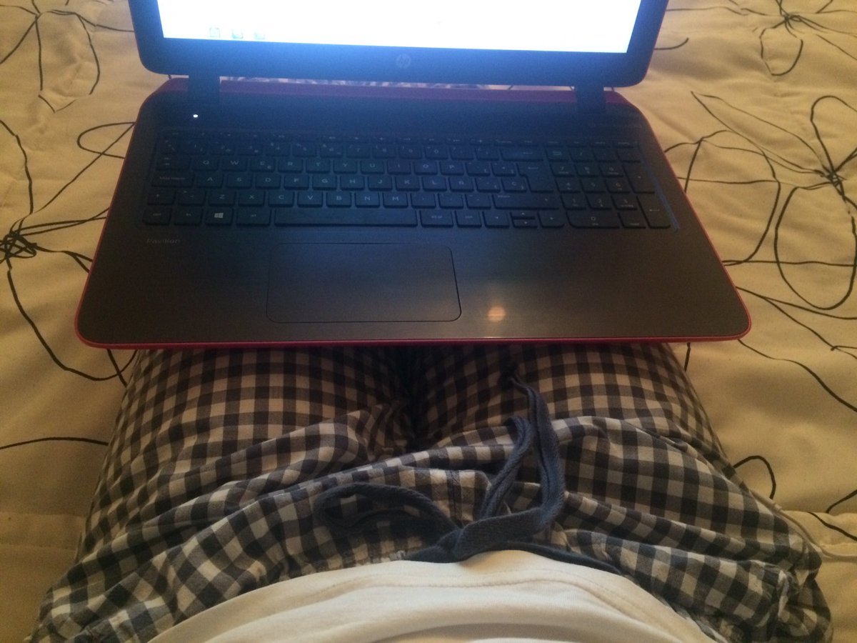 AlbaCorri's tweet photo. Mi tfg y yo estamos pasando una noche geeeeenial https://t.co/pAdMPHD0Fe