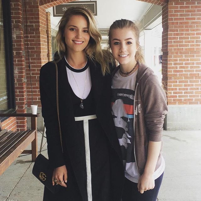 Agroness's tweet photo. [PIC] Dianna Agron with a fan in Kansas City https://t.co/f40AFtYHSa https://t.co/dAi1t2QNgL