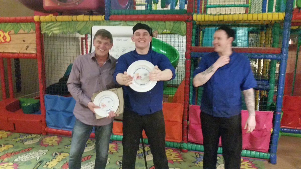 someone seems happy with his  BOH team member award. 
#koe16 #lockinn #sugm