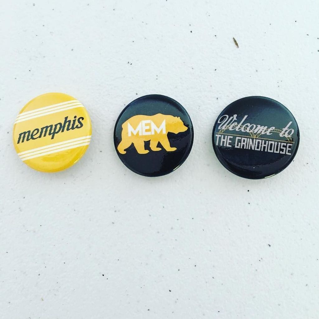 Grizzliesselfi1's tweet image. Memphis Grizzlies Button Set
$1.00

#fanessentials #fanessentialswebstore #grizzlies amzn.to/1Vsqfwg Grizz…