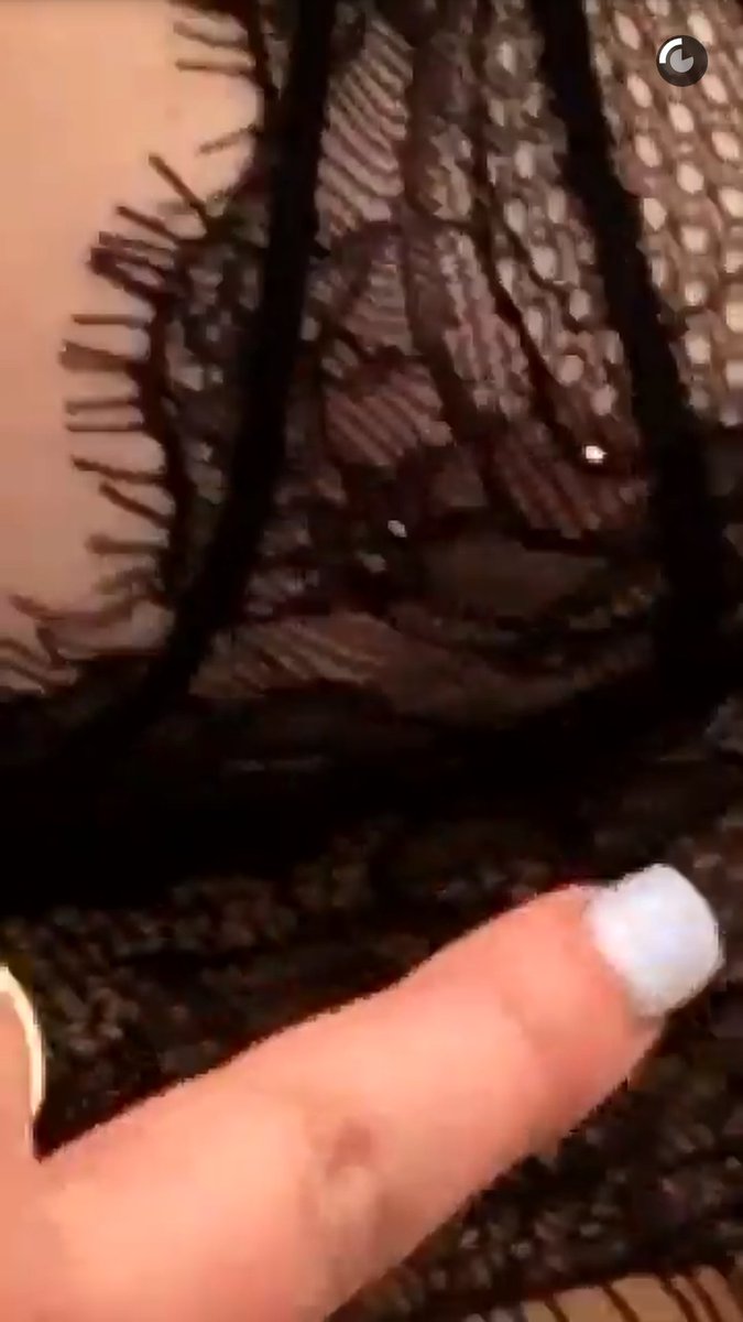 yeetdoe's tweet photo. “@Allanah_Mullen: Kendall Jenner has her nipple pierced, what a gal https://t.co/U8H5r9NpmX”