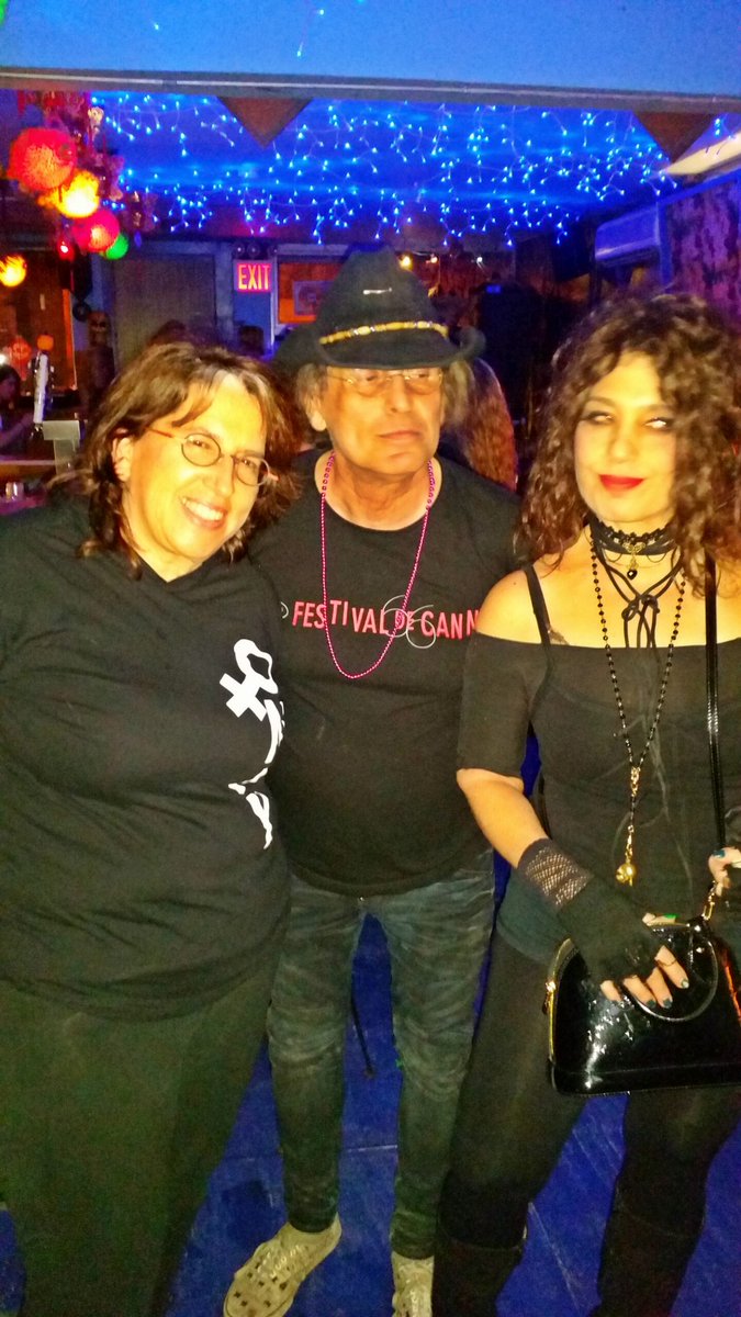 Valkyriekinzler's tweet photo. Totally R☆CKIN' NIGHT! #Sistersofrocknyc #Ottosshrunkenhead https://t.co/vusrEakEgB