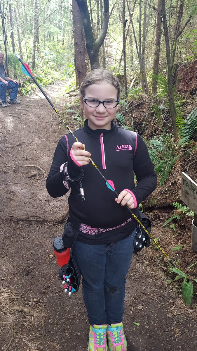 ArcherAlexia's tweet photo. My first Robbinhood and a first place!!!!! 
@BowtechWomen  @BowtechArchery  #carbontech #refusetofollow #limbsaver https://t.co/InvAheJRqm