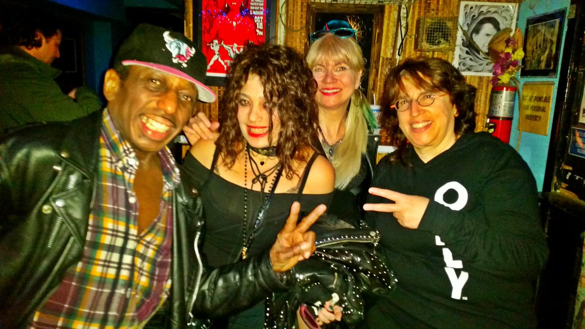 Valkyriekinzler's tweet photo. #Sistersofrocknyc #Ottosshrunkenhead #Nycwomenwhorock https://t.co/QewRPmnwrI