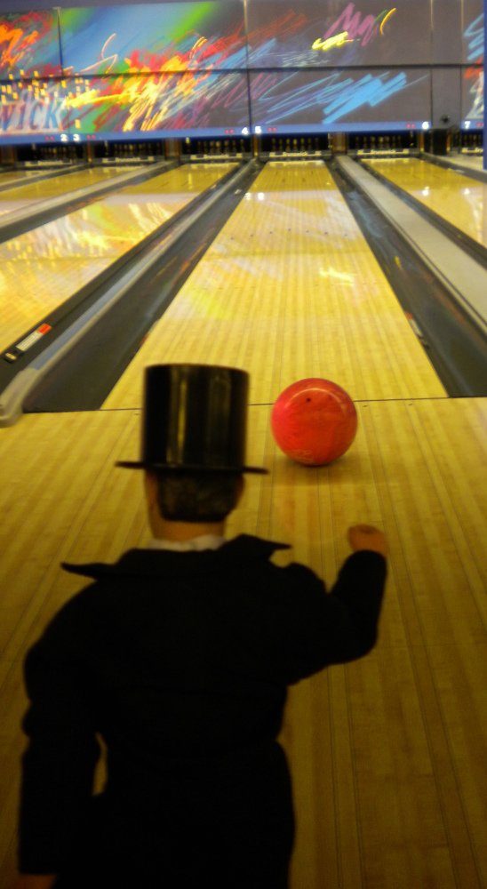 HeritageCVB's tweet photo. Romeoville's @BowlBrunswick is right up your alley! Even #MiniAbe loves it! https://t.co/34zbjB5Kbn https://t.co/KN9Cxa94Wt